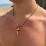 Collier avec pendentif croix en acier inoxydable pour hommes et femmes, bijoux minimalistes de couleur or, ras de cou, cadeaux, nouvelle collection 2024